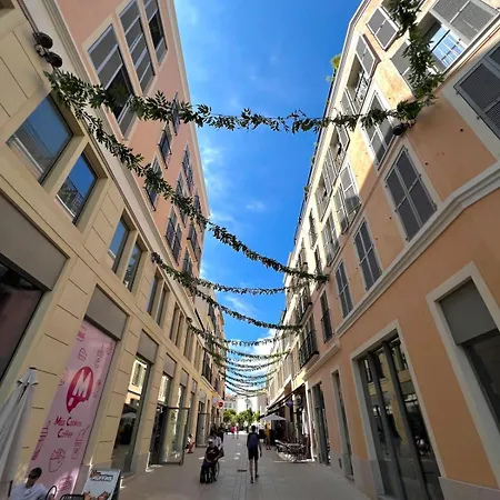 Old - 4 Persons - Private Parking