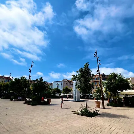 Old - 4 Persons - Private Parking Appartement *