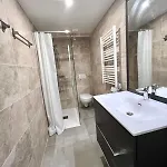 Old - 4 Persons - Private Parking Appartement *